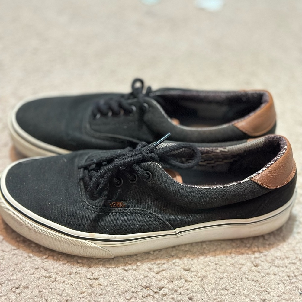 Vans- Limited edition! Leather and print design.GOOD CONDITION